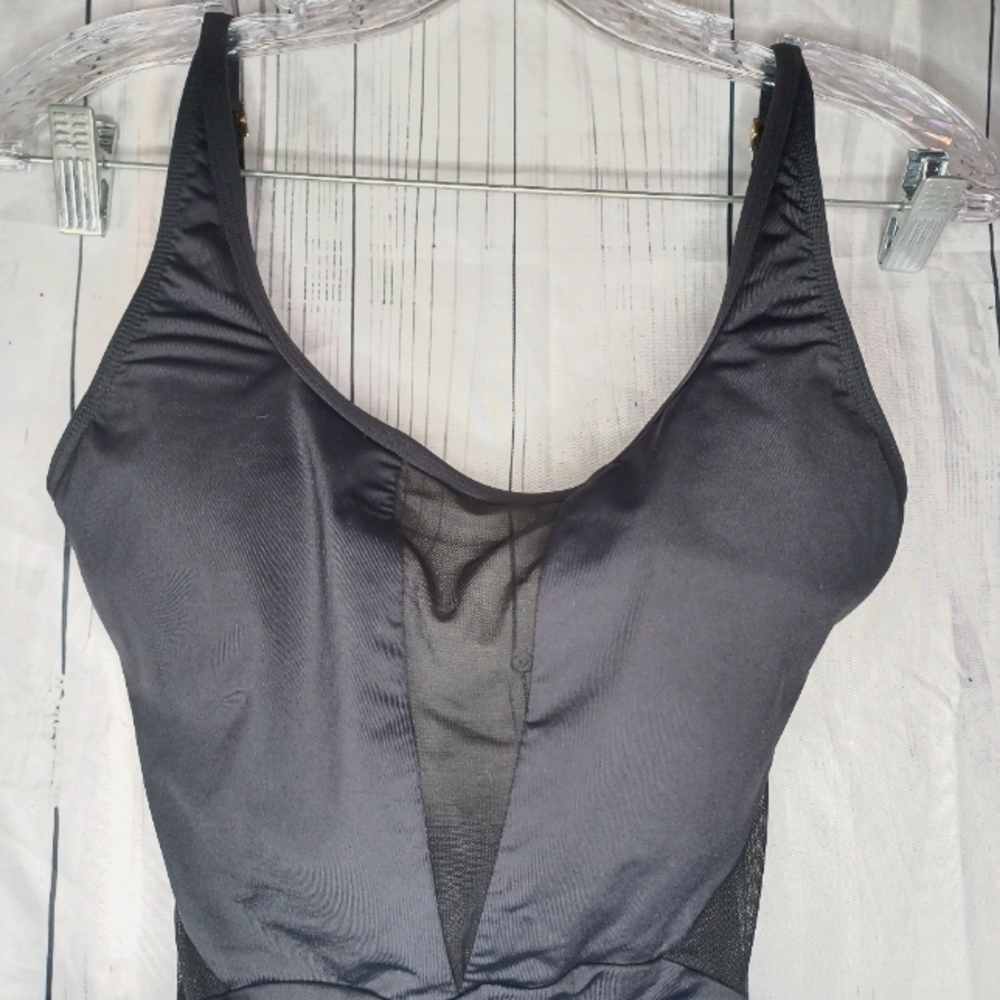 La Blanca Island Goddess Minimalist Black One-Piece Swimsuit - Picture 8 of 9
